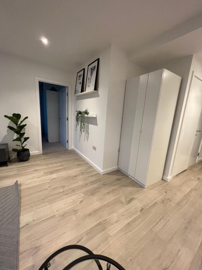 런던 Ac Luxe Penthouse With Free Parking 아파트 외부 사진